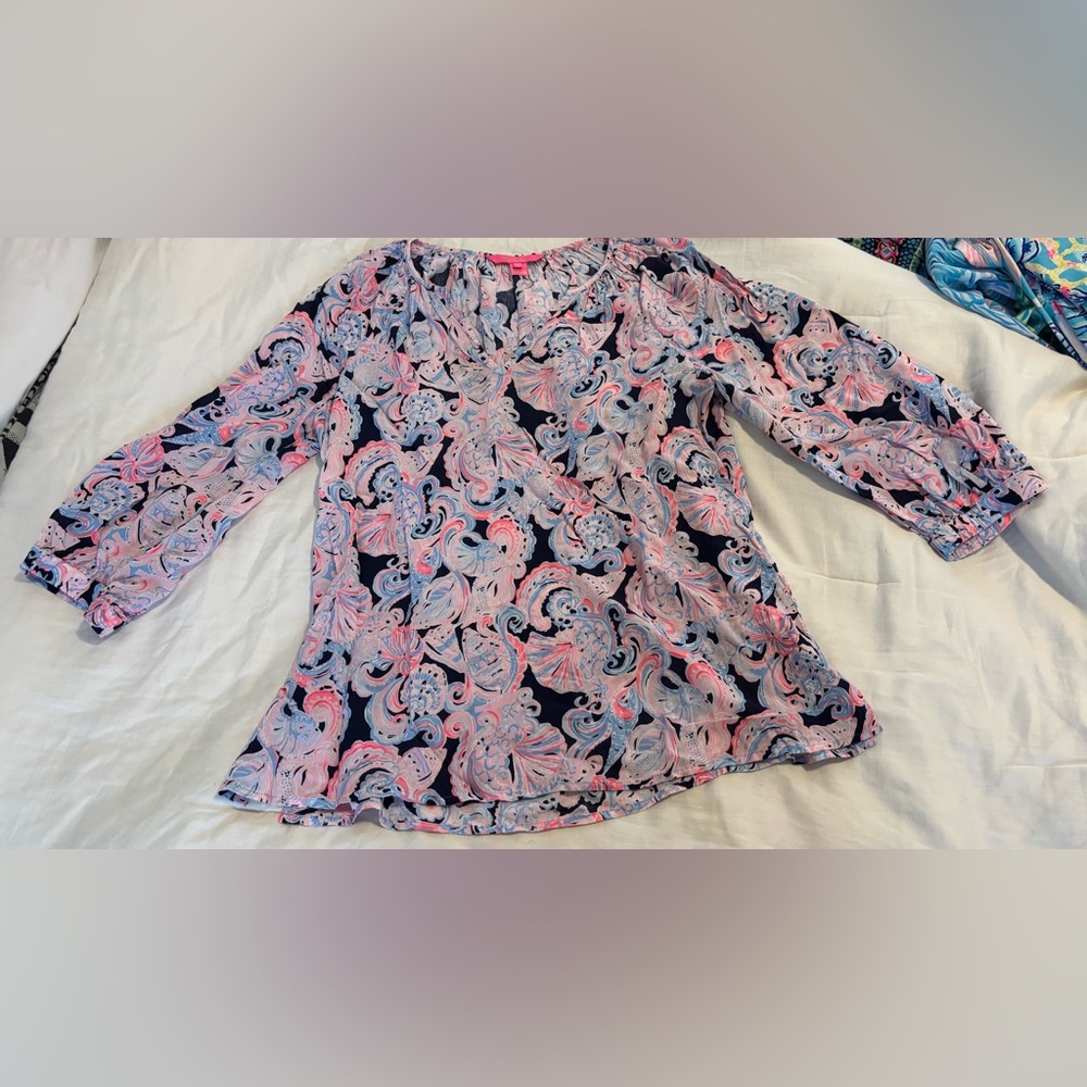 Super cute Lilly Pulitzer long sleeve top